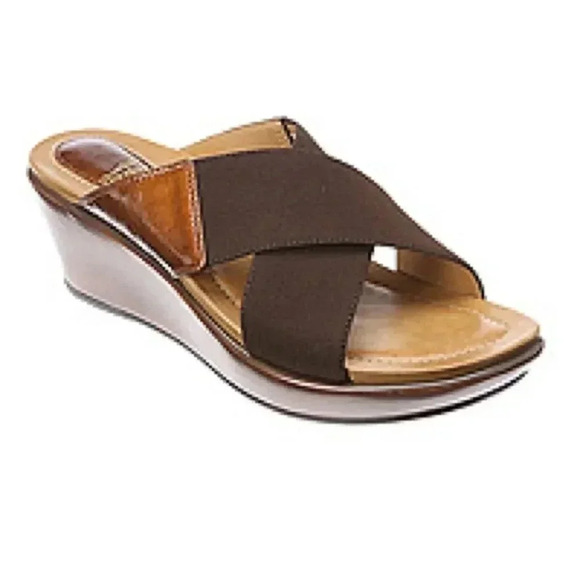 Dansko Ava Slides - Picture 1 of 8